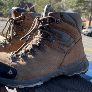 Women’s hiking boots Vasque Goretex size 8.5